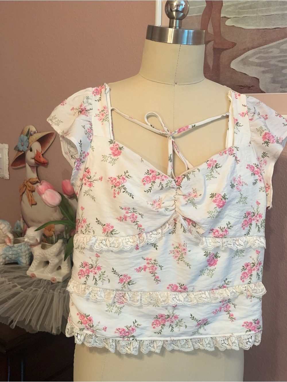 KIRIOUS Floral Lace-Trim White Crop Top with Pink Rose Print